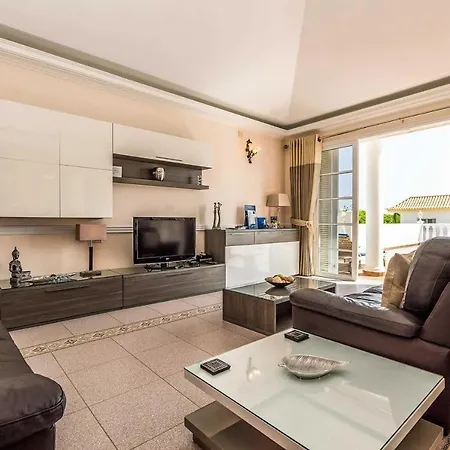 Sleeps 6 Air Con Wifi *