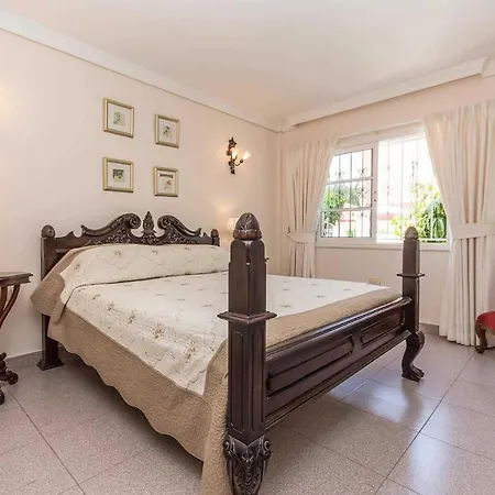 ヴィラ Sleeps 6 Air Con Wifi